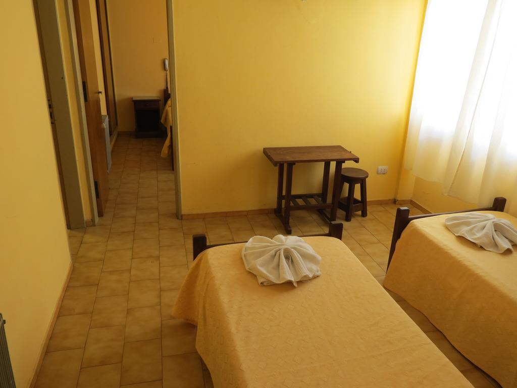 Hotel Arenales Villa Carlos Paz Quarto foto