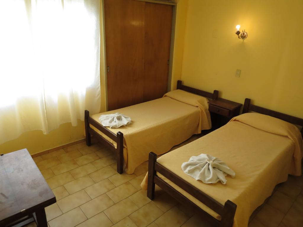 Hotel Arenales Villa Carlos Paz Quarto foto