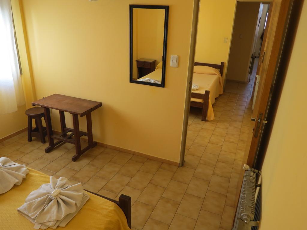 Hotel Arenales Villa Carlos Paz Quarto foto