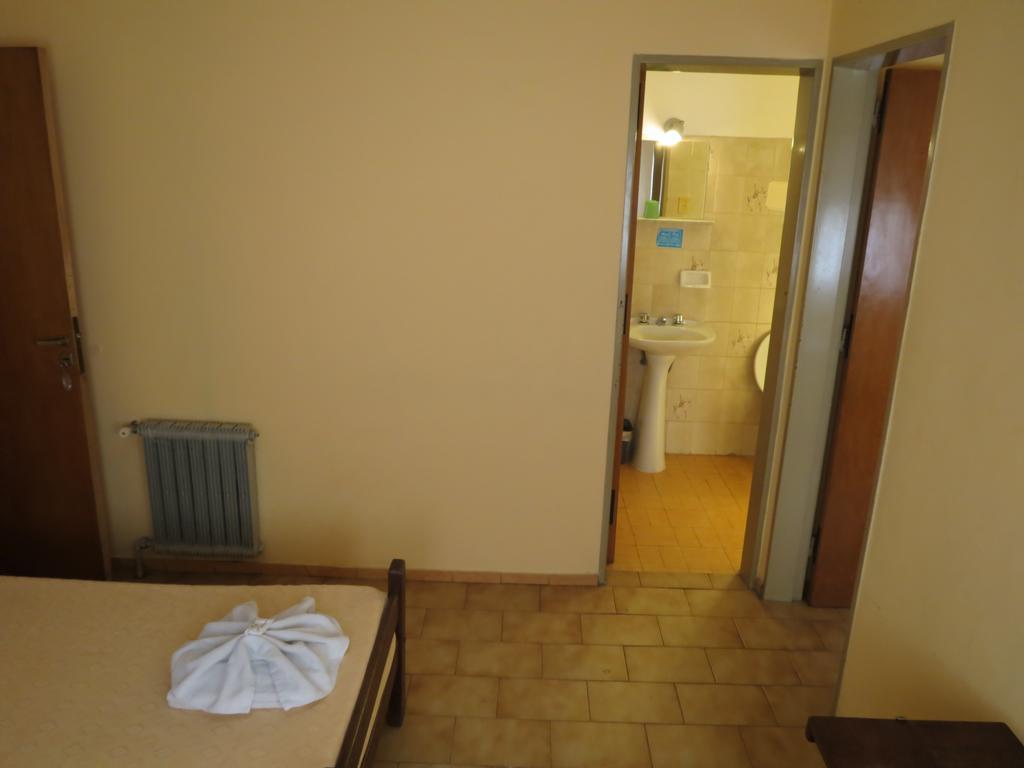 Hotel Arenales Villa Carlos Paz Quarto foto